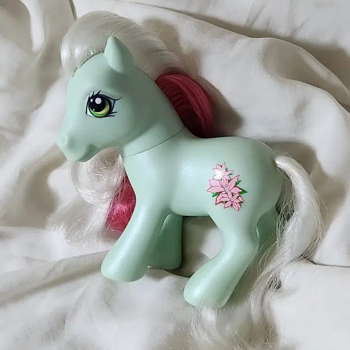 [BUNJANG] My Little Pony G3 December Poinsettia Figure / 마이리틀포니 G3 디셈버 포인세티아
