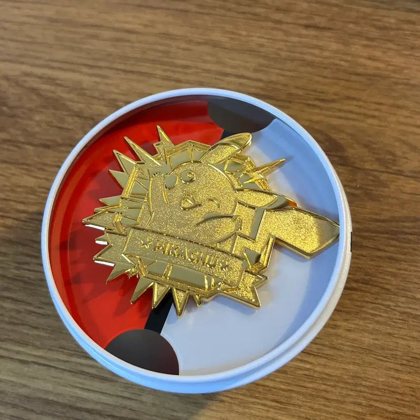 [SOLD OUT] 포켓몬 랜덤뱃지 2탄 피카츄 (금피카츄!!)
