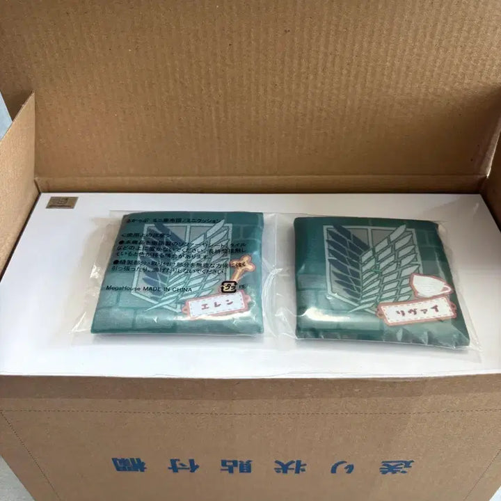 [BUNJANG] Attack on Titan Eren &amp; Levi Look Up Figure (Sealed, Full Box, Includes Special Bonus) / (미개봉) 풀박 진격의거인 에렌 리바이 룩업 특전포함