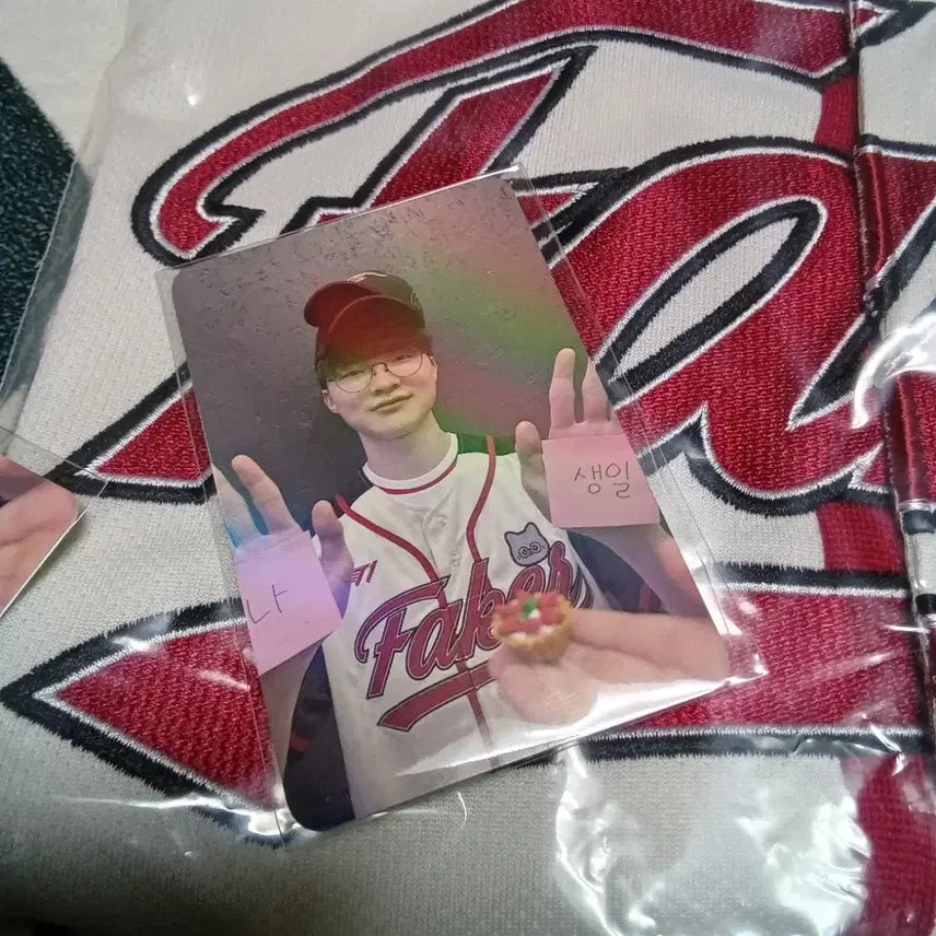 [BUNJANG] T1 Faker Birthday Photocard (Uniform Ver.) / T1 티원 페이커 생일 포토카드 (유니폼ver)