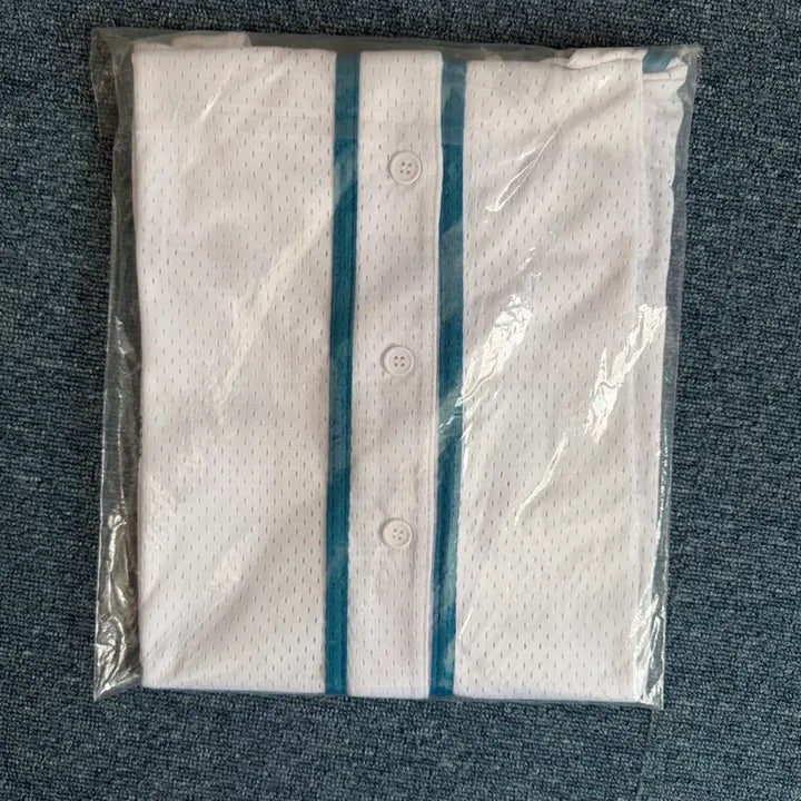 [BUNJANG] DAY6 World Tour Baseball Jersey L / 데이식스 해투 야구져지 유니폼 L 판매합니다