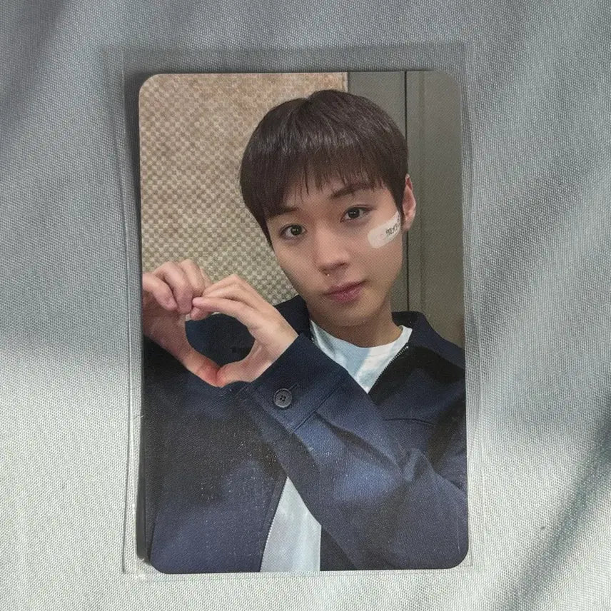 [BUNJANG] Park Jihoon Withmuu Lucky Draw Double Heart Photocard (Sealed Album Included) / 박지훈 미공포 양면하트 (미개봉앨범포함)