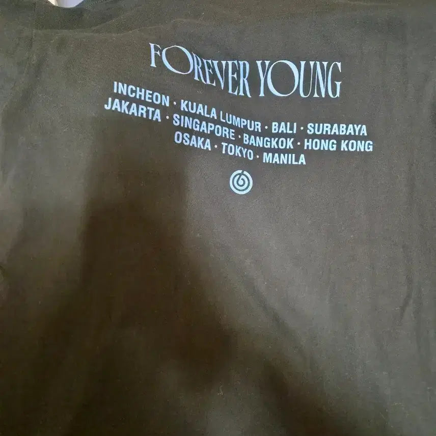 [BUNJANG] FOREVER YOUNG World Tour T-Shirt Black / FOREVER YOUNG 해외투어 티셔츠 블랙