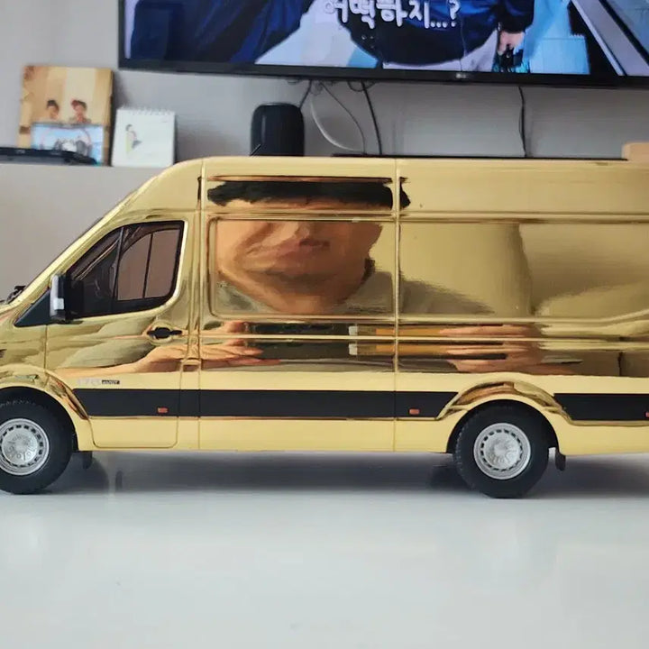 [BUNJANG] Hyundai Solati Van Gold Limited Edition Dealer Version Diecast Model / 1:32 현대 쏠라티 밴 골드 한정판 딜러버전 국산 다이캐스트