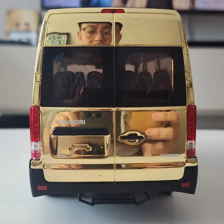 [BUNJANG] Hyundai Solati Gold Limited Edition Dealer Version 1:32 Diecast Model / 1:32 현대 쏠라티 골드 한정판 딜러버전 국산 다이캐스트