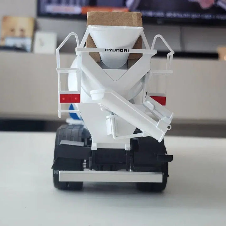 [BUNJANG] 1:32 Hyundai Tragoconcrete Mixer Truck Dealer Version Diecast Model / 1:32 현대 트라고 레미콘 믹서 트럭 딜러버전 국산 다이캐스트