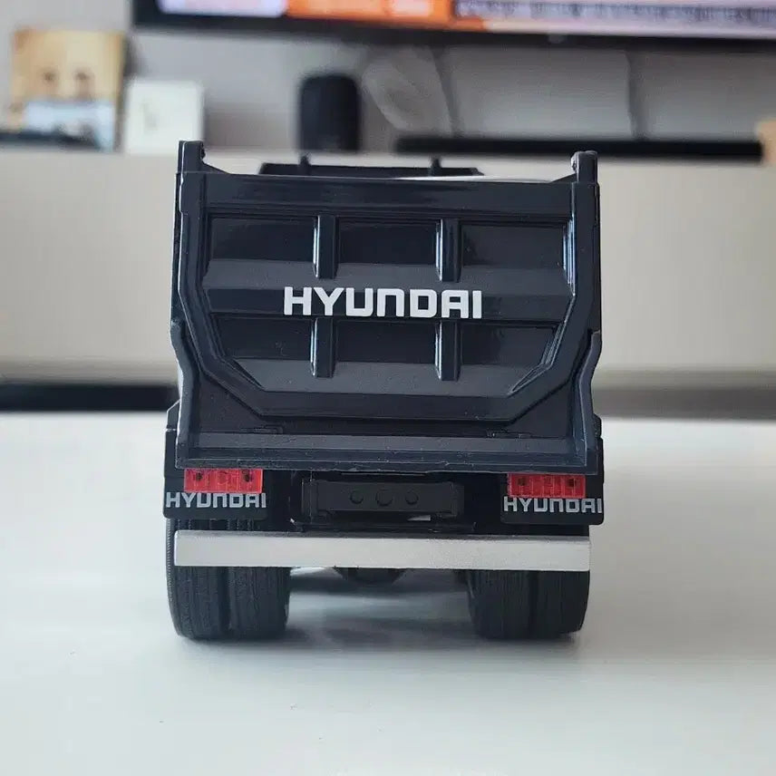[BUNJANG] 1:32 Hyundai Trago Dump Truck Dealer Version Diecast Model / 1:32 현대 트라고 덤프 트럭 수출형 딜러버전 국산 다이캐스트