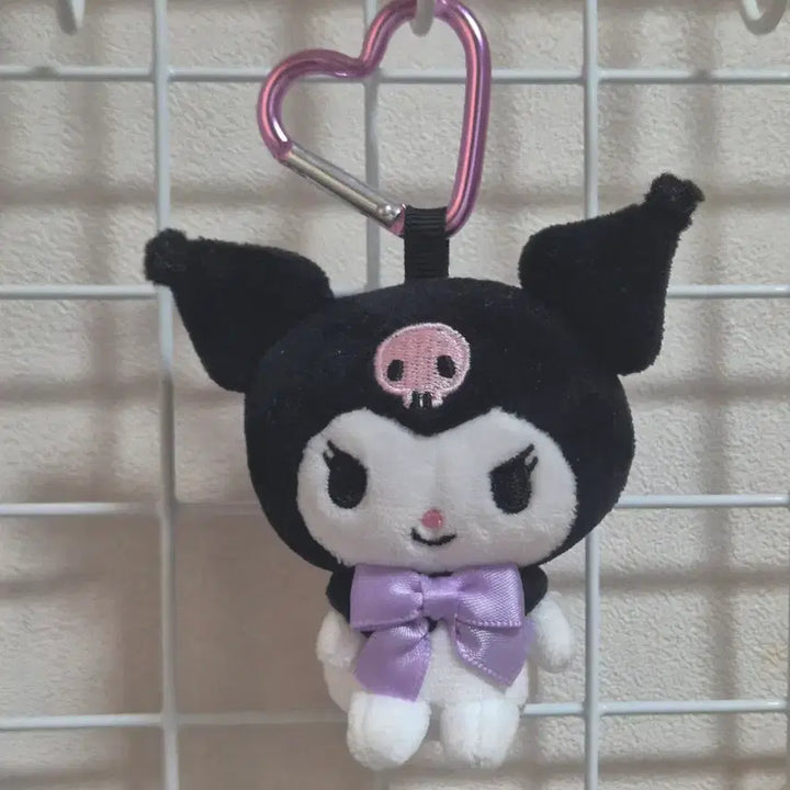 [BUNJANG] Kuromi Heart Carabiner Mini Mascot Holder Keychain / 쿠로미 하트 카라비너 미니 마스코트 홀더 인형 키링 2023 캐릭터 대상