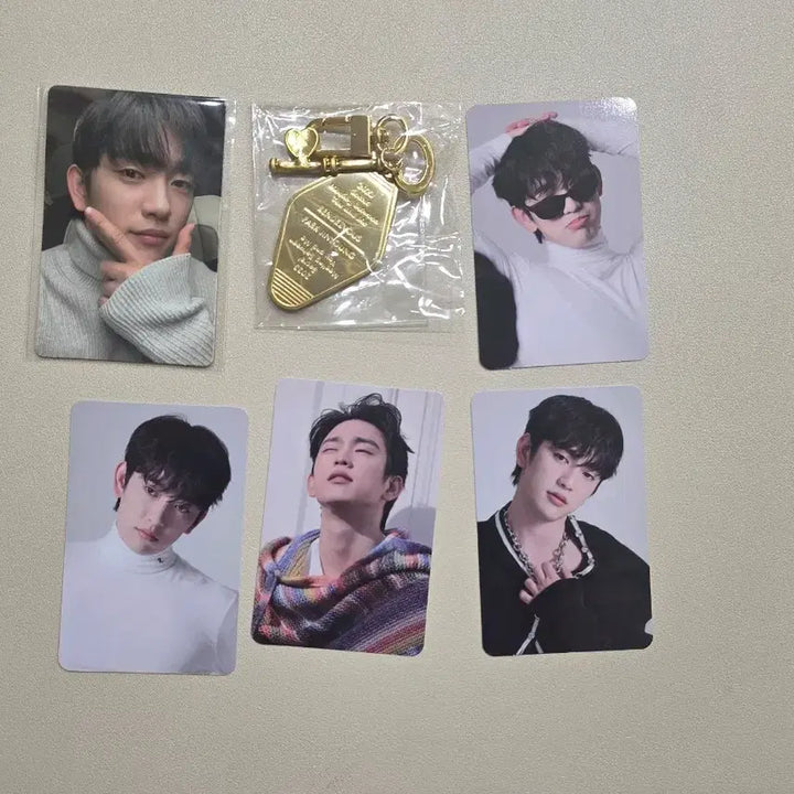 [BUNJANG] GOT7 Jinyoung Photocard &amp; Keychain Bundle Set / 박진영 포카, 키링 일괄양도