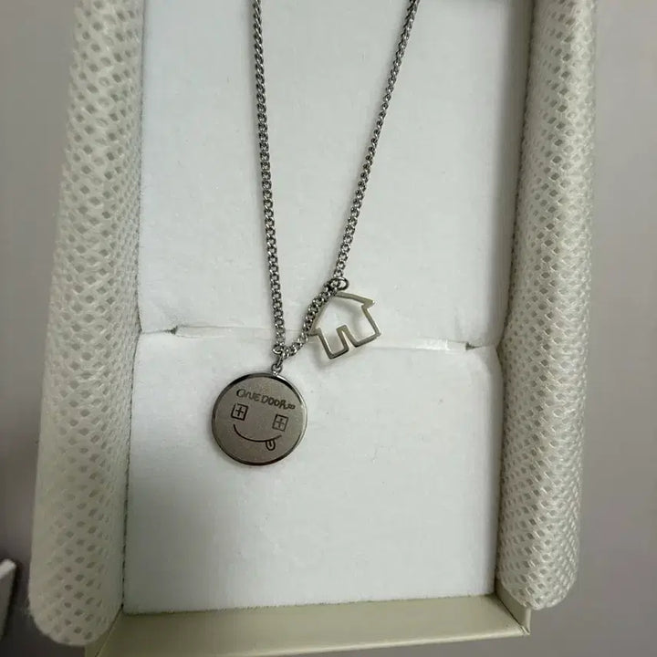 [BUNJANG] BOYNEXTDOOR Jaehyun 1st Anniversary Necklace Photocard Set / 급처) 보넥도 명재현 1주년 목걸이 양도