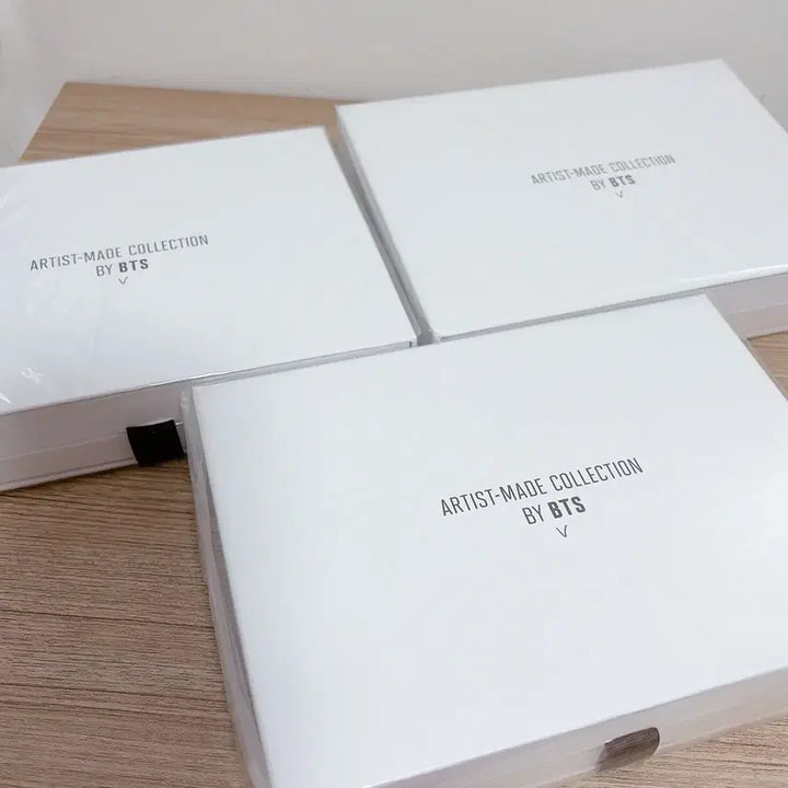 [BUNJANG] BTS V Artist-Made Collection Badge Set (Sealed) / 방탄소년단 뷔 아티스트 메이드 컬렉션 뱃지 미개봉 세트 팝니다