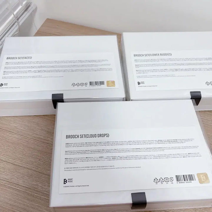 [BUNJANG] BTS V Artist-Made Collection Badge Set (Sealed) / 방탄소년단 뷔 아티스트 메이드 컬렉션 뱃지 미개봉 세트 팝니다