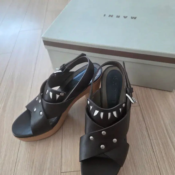 [BUNJANG] Marni Brown Leather Wood Heel Sandals / 마르니 브라운 레더 힐 샌들