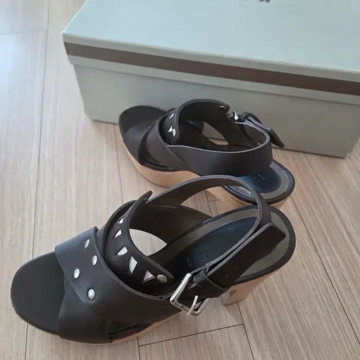 [BUNJANG] Marni Brown Leather Wood Heel Sandals / 마르니 브라운 레더 힐 샌들