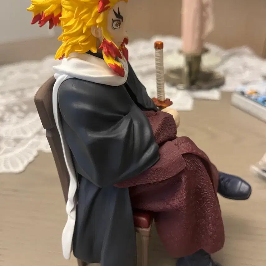 [BUNJANG] Aniplex Kyojuro Rengoku Non-Scale Figure (Pre-owned) / 귀멸의 칼날 렌고쿠 애니플렉스 논스케일 피규어 (개봉전시)