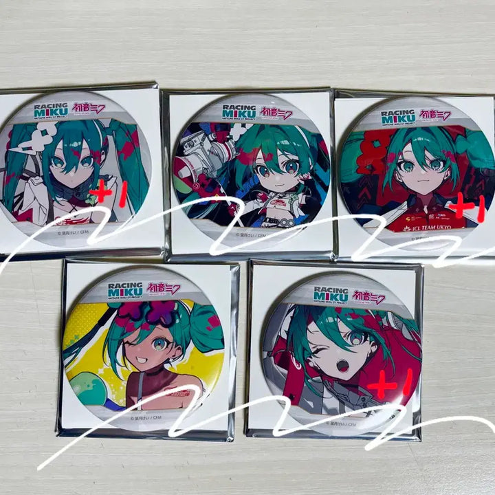 [BUNJANG] Hatsune Miku Racing Miku 2025 Acrylic Stand Keyring Can Badge by Kei Mochizuki Goods / 하츠네미쿠 레이싱미쿠 2025 아크릴스탠드 키링 캔뱃지 모치즈키케이 굿즈