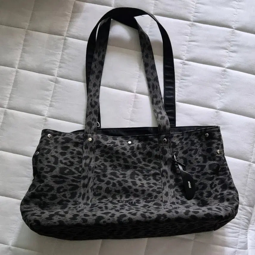 [SOLD OUT] 무르 리버시블 폴라 토트백(Reversible Polar totebag)