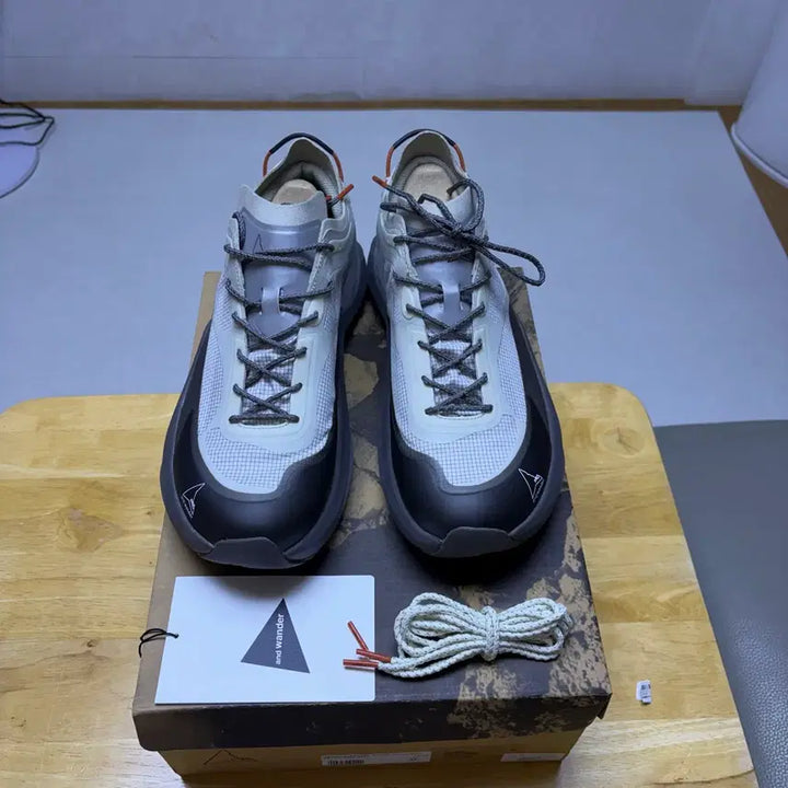 [BUNJANG] and wander x ROA Celar Off White Black / 로아 x 앤드 원더 셀라 오프 화이트 블랙