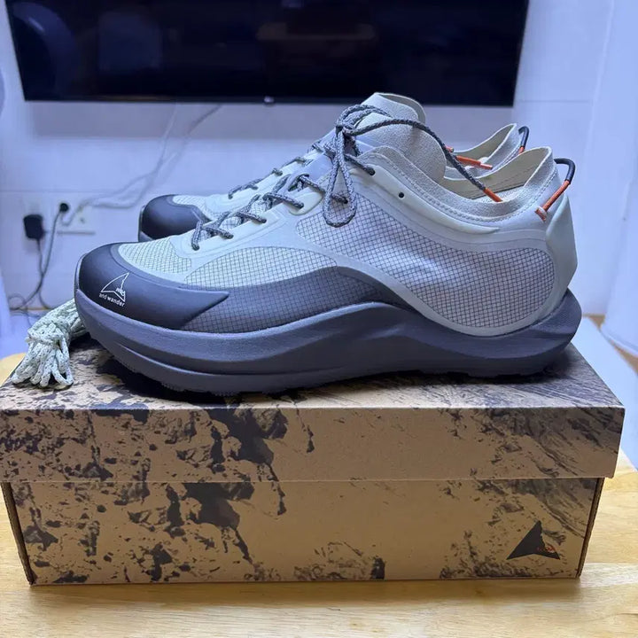 [BUNJANG] and wander x ROA Celar Off White Black / 로아 x 앤드 원더 셀라 오프 화이트 블랙