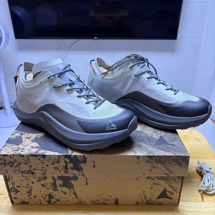 [BUNJANG] and wander x ROA Celar Off White Black / 로아 x 앤드 원더 셀라 오프 화이트 블랙