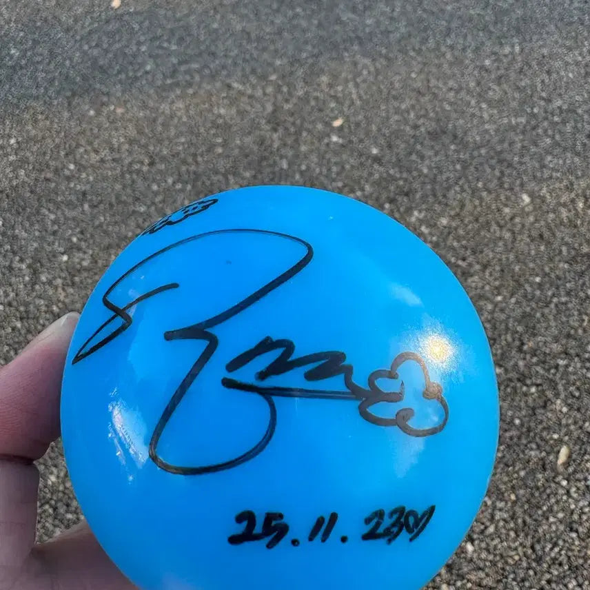 [BUNJANG] BABYMONSTER Rora Signed Ball / 베이비몬스터 로라 친필 싸인볼