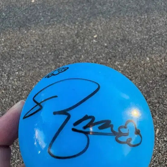 [BUNJANG] BABYMONSTER Rora Signed Ball / 베이비몬스터 로라 친필 싸인볼