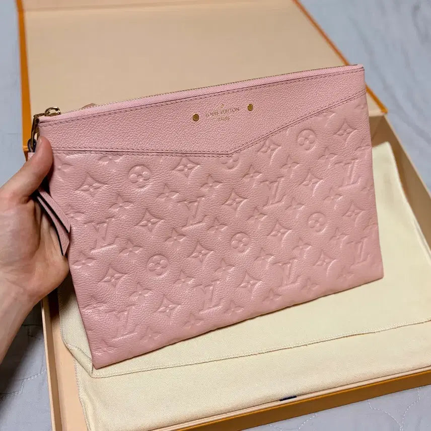 [BUNJANG] Louis Vuitton Monogram Empreinte Daily Pouch Pink / [풀박스]루이비통 앙프렝뜨 데일리 핑크 클러치