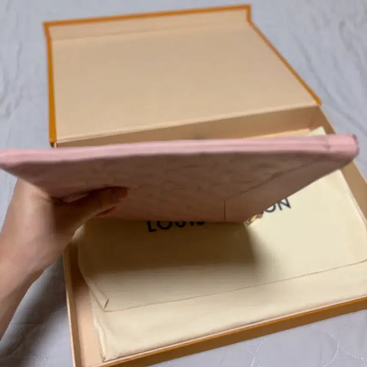 [BUNJANG] Louis Vuitton Monogram Empreinte Daily Pouch Pink / [풀박스]루이비통 앙프렝뜨 데일리 핑크 클러치