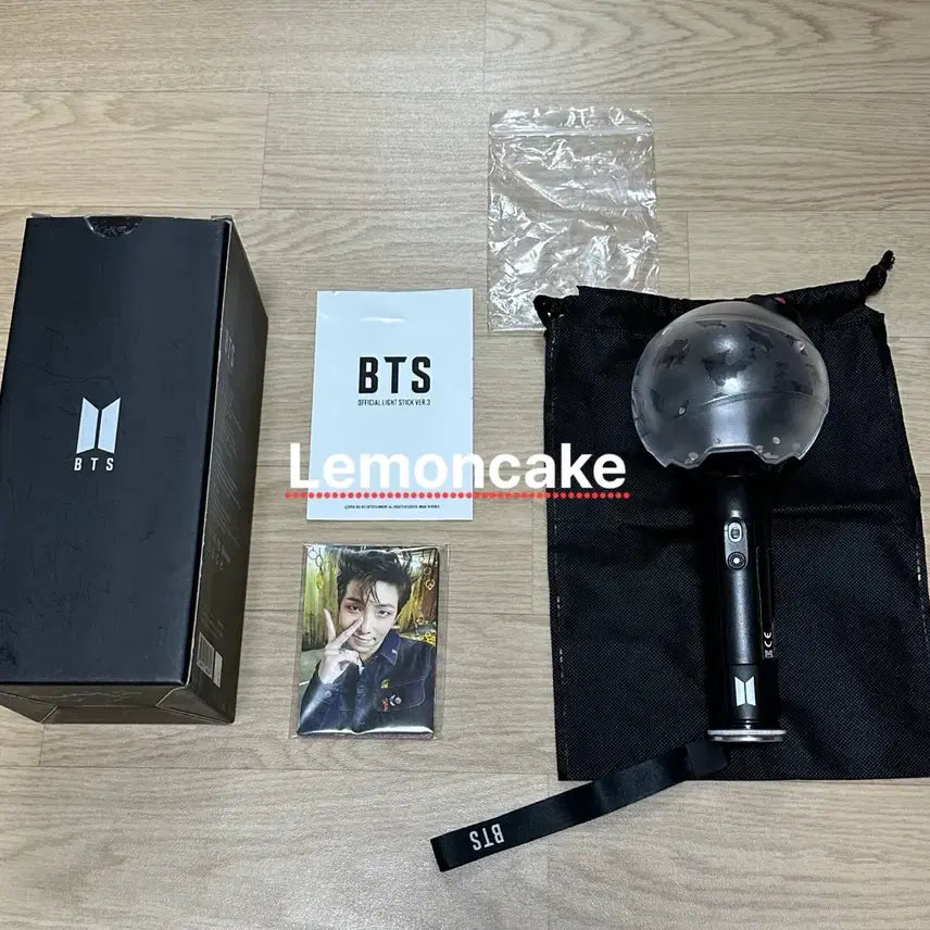 [BUNJANG] BTS Official Lightstick Army Bomb Ver. 3 with Army Membership Kit / [택포/아미키트증정]방탄 bts 응원봉 정품 아미밤ver.3 삼미밤