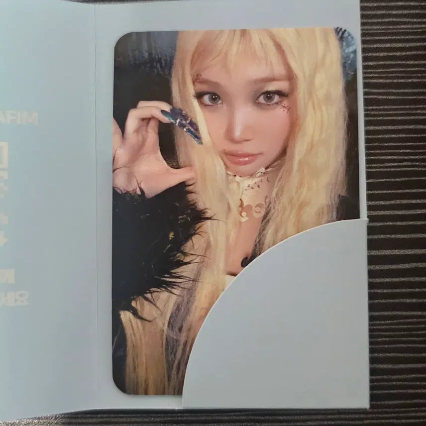 [BUNJANG] LE SSERAFIM Kim Chaewon Spotify Photocard / 르세라핌 스포티파이 김채원 포토카드 SpotifyPUREFLOWERS