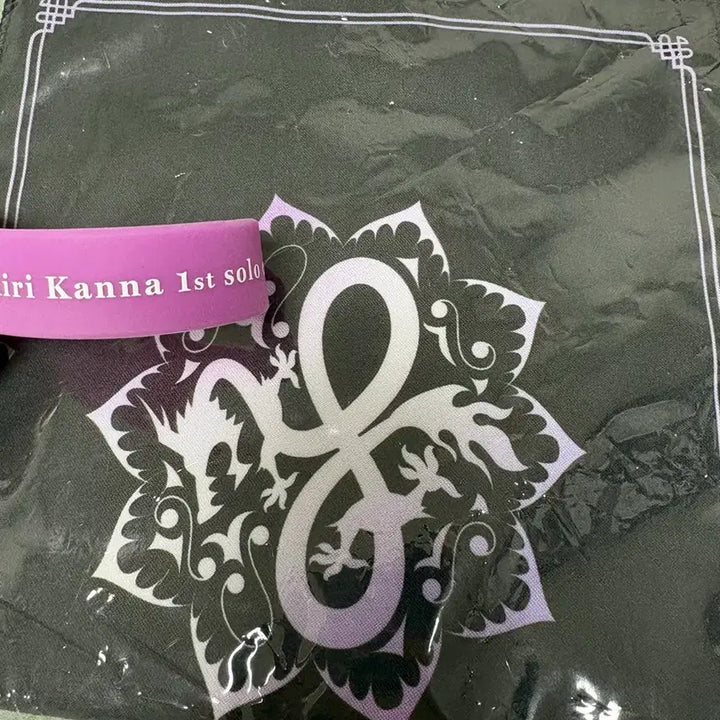 [BUNJANG] Kanna Solo Concert Special Goods Bundle (Bracelet &amp; Towel) / 칸나솔로콘 특전 팝니다