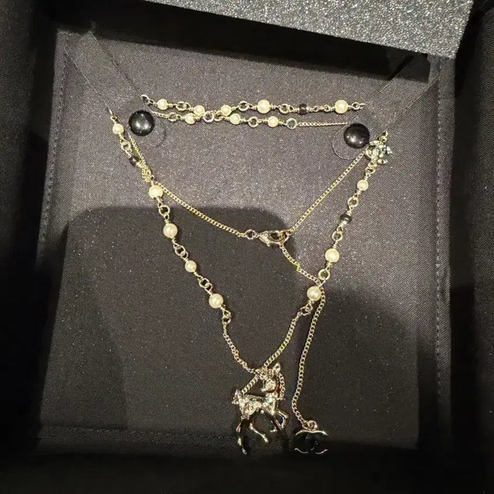 [BUNJANG] Chanel Gift Deer Motif Long Necklace / 샤넬 기프트 사슴 모티브 롱 목걸이