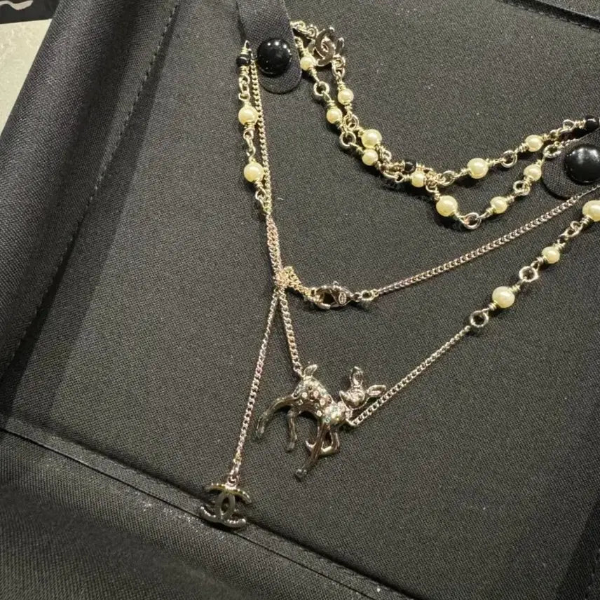 [BUNJANG] Chanel Gift Deer Motif Long Necklace / 샤넬 기프트 사슴 모티브 롱 목걸이