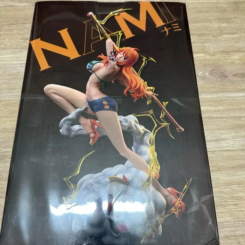 [BUNJANG] IU Studio One Piece Nami Figure / IU 스튜디오 원피스 나미 피규어