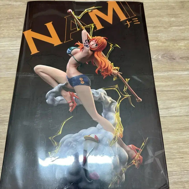 [BUNJANG] IU Studio One Piece Nami Figure / IU 스튜디오 원피스 나미 피규어