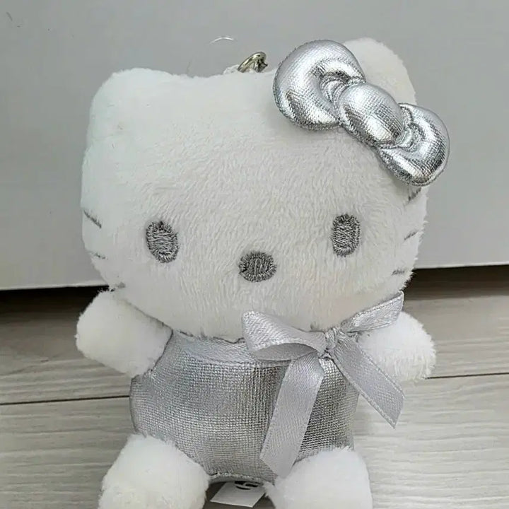 [BUNJANG] Hello Kitty Plush Bag Charm Keychain Silver / 택포)헬로키티 봉제인형 가방걸이 키링 실버