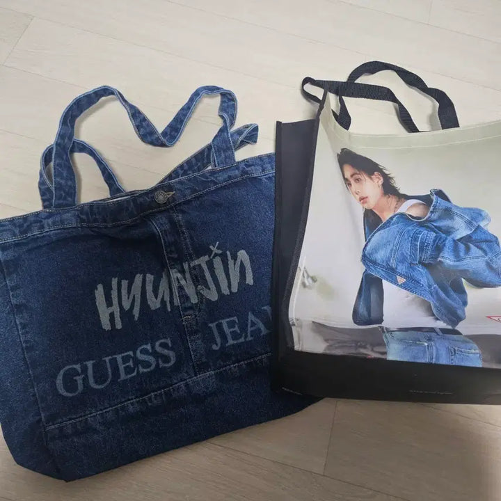 [BUNJANG] Guess Hyunjin Reusable Bag &amp; Engraved Denim Bag Bundle Set / 게스 현진 리유저블백, 현진 각인 데님백 일괄(미사용)
