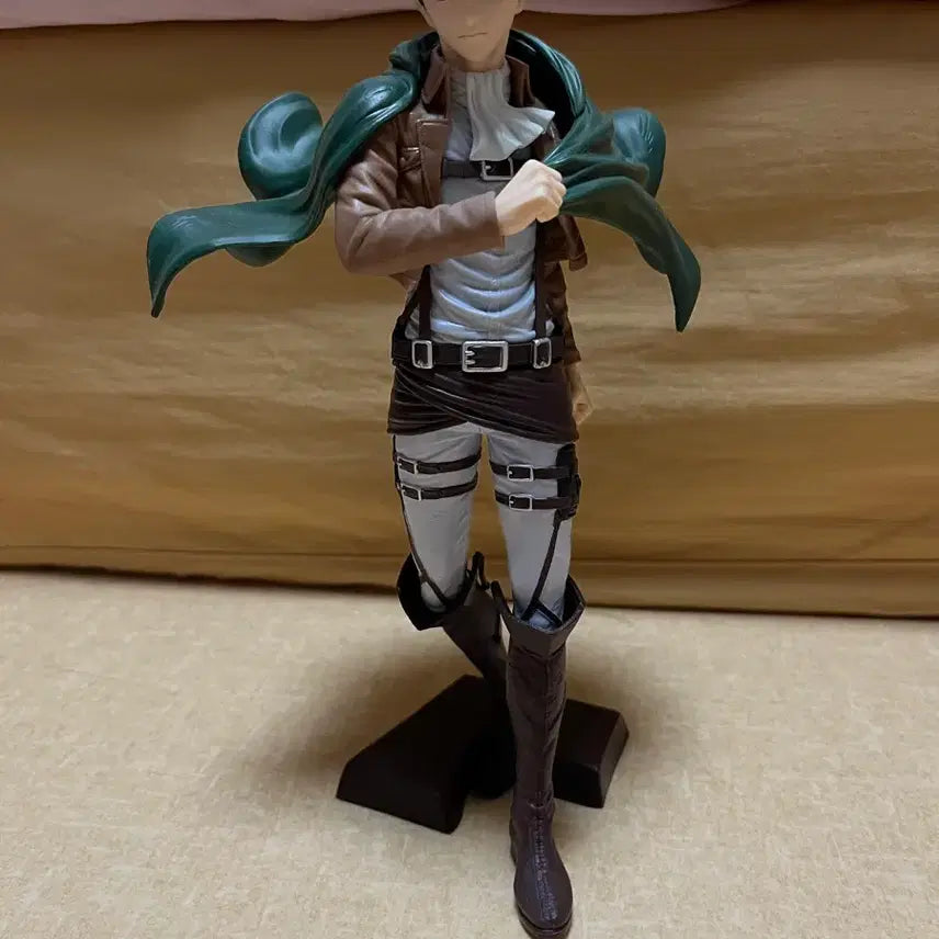 [BUNJANG] Attack on Titan Levi Figure (Box Included) / 진격거 리바이 피규어 (박스O)