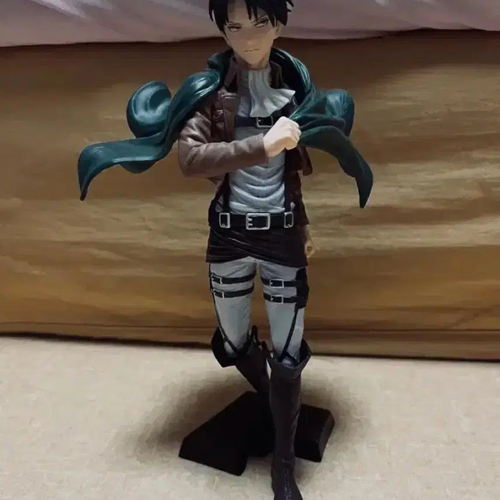 [BUNJANG] Attack on Titan Levi Figure (Box Included) / 진격거 리바이 피규어 (박스O)