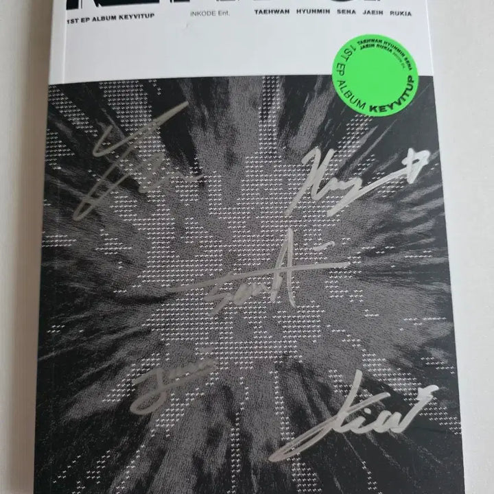 [BUNJANG] KEYVITUP Autographed Album / 키빗업(KEYVITUP) 친필 싸인 앨범 양도