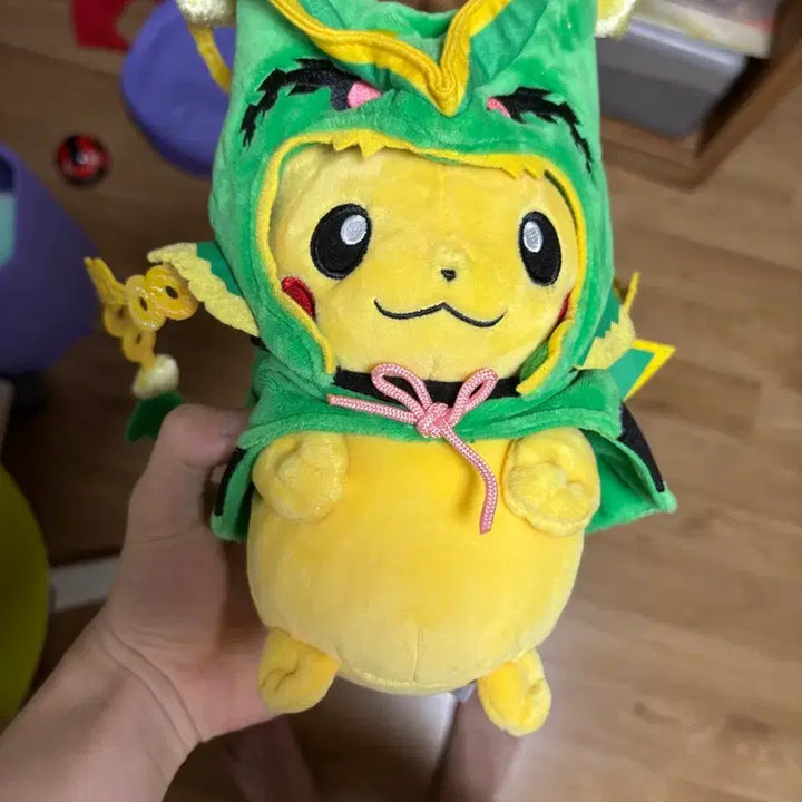 [BUNJANG] Pikachu Mega Rayquaza Poncho Plush / 피카츄 메가 레큐자 판초 인형