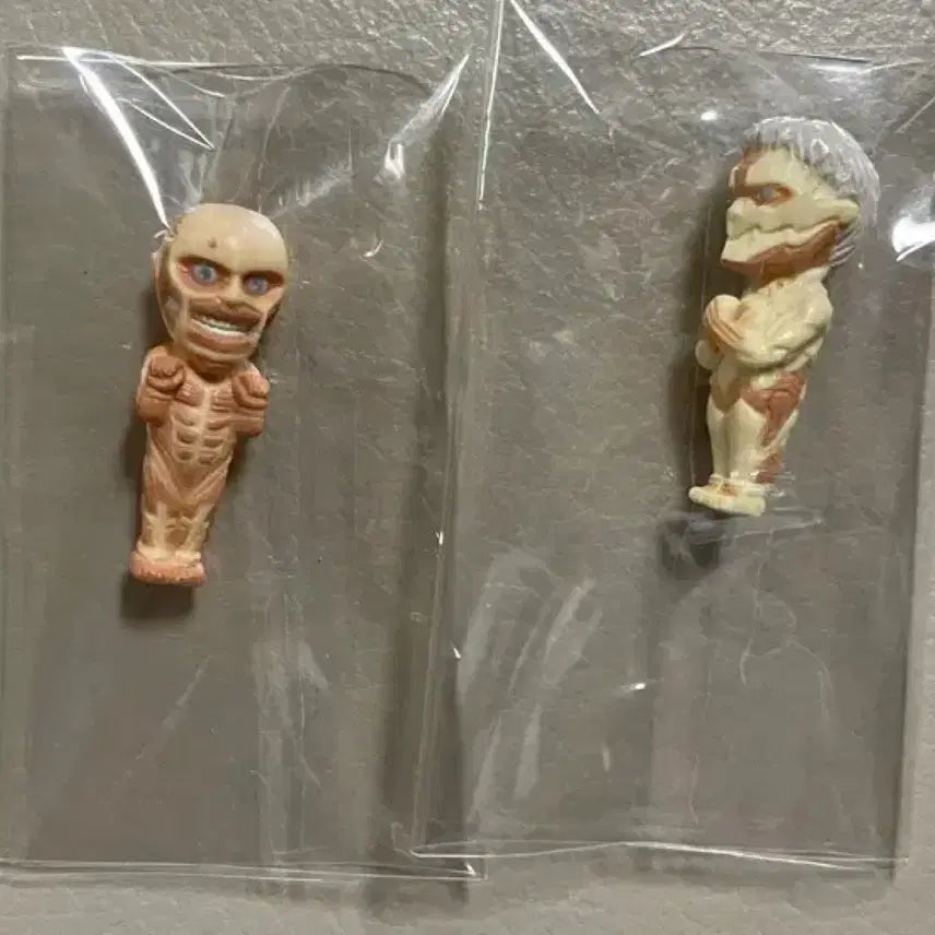 [BUNJANG] Attack on Titan Desktop Figure Set (Armored Titan, Colossal Titan) / 진격의 거인 데스크탑 피규어 푸쵸 갑옷거인 초대형 거인 세트