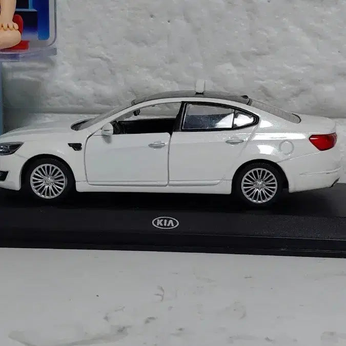 [BUNJANG] Kia K7 Cadenza White Taxi Miniature Car / 기아 K7 카덴자 흰색 택시 미니카