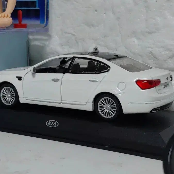 [BUNJANG] Kia K7 Cadenza White Taxi Miniature Car / 기아 K7 카덴자 흰색 택시 미니카
