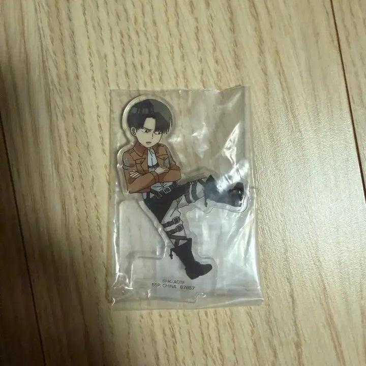 [BUNJANG] Attack on Titan Merchandise Bundle: Badges, Acrylic Stands, Figures / 진격의 거인 굿즈 뱃지/아크릴 스탠드/피규어 일괄