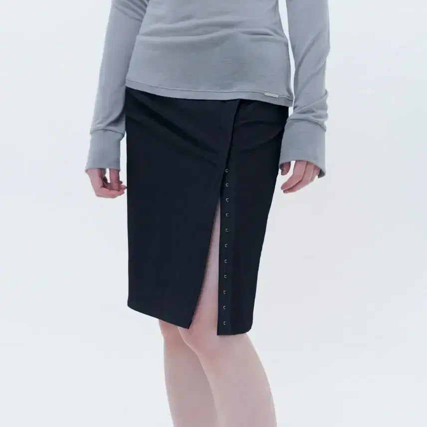 [BUNJANG] Miseki Seoul Hook and Eye Slit Skirt Black / [새상품] 미세키서울 Hookandeye slit skirt BLACK