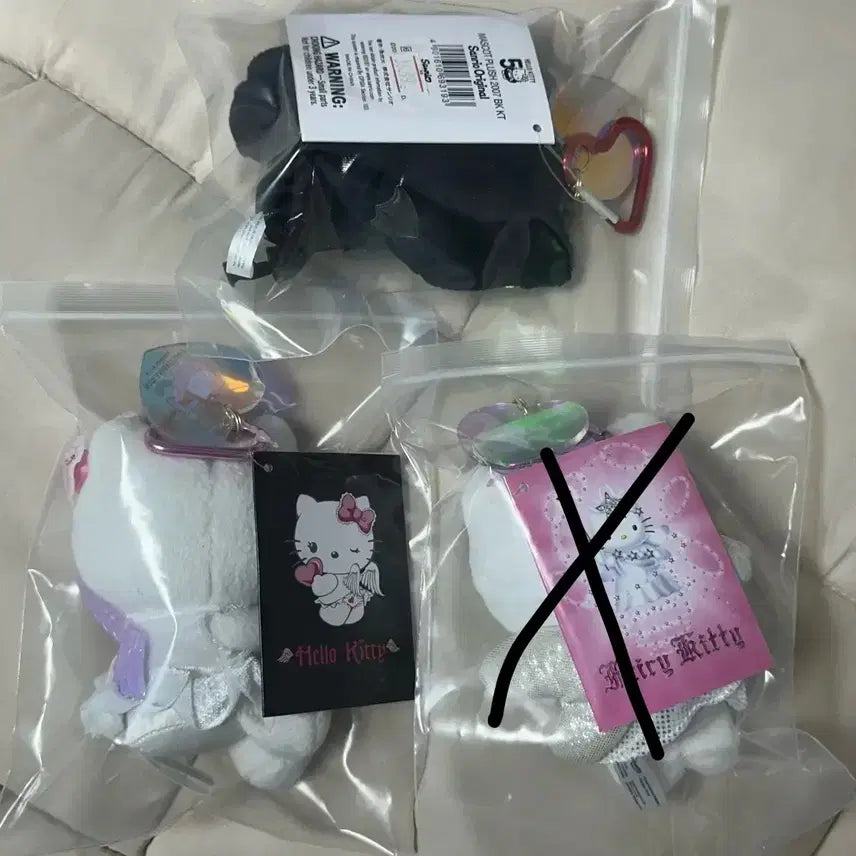 [BUNJANG] Sanrio Hello Kitty 50th Anniversary Mascot Bundle Set (Angel, Devil) / 미국 산리오 한정판 헬로키티 50주년 마스코트 일괄 [천사,악마]