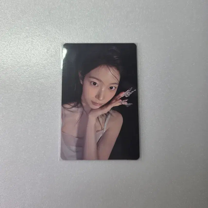 [BUNJANG] LE SSERAFIM Kazuha Photocard / 맘스터치 르세라핌 카즈하 포토카드 양도