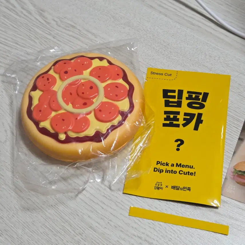 [BUNJANG] Baemin Kim Haemzzi Photocard Bundle Set Pizza Squishee (New) / 배달의민족 김햄찌 포카 + 피자스퀴시 일괄 (새상품)