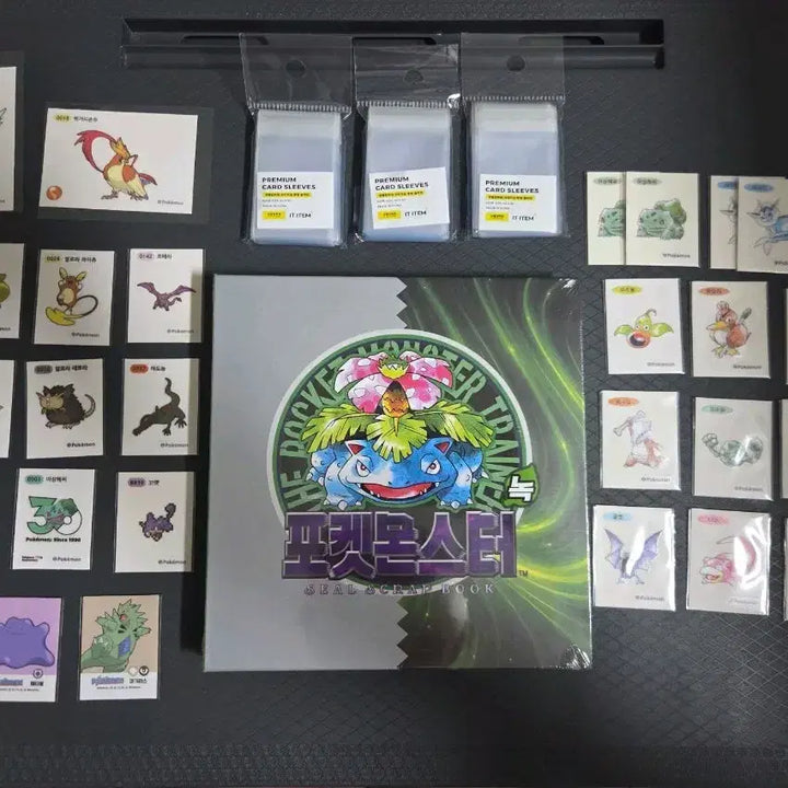 [BUNJANG] Pokemon 30th Anniversary Sticker Book Bulbasaur (Green) Bundle Set / [미개봉] 포켓몬스터 30주년 띠부씰북 이상해꽃(녹)+띠부씰 일괄